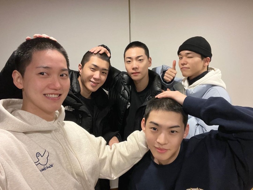 2023退伍韓星|張基龍、EXO 伯賢2月回歸,朴栖含要等到年底,這團全員一起退伍!