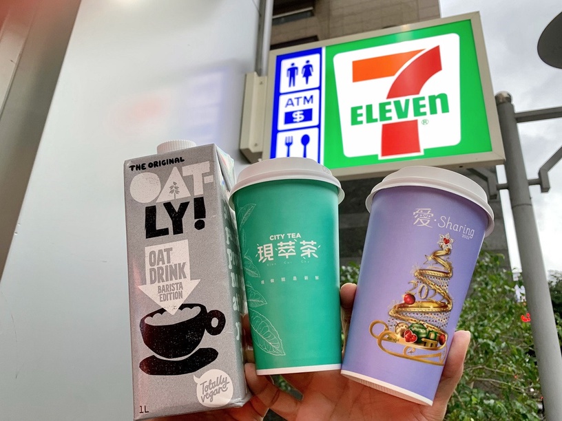 燕麥奶拿鐵2杯99元!7-11新優惠:午後奶茶買2送1、泡麵買1送1,史努比、維尼紅包開賣