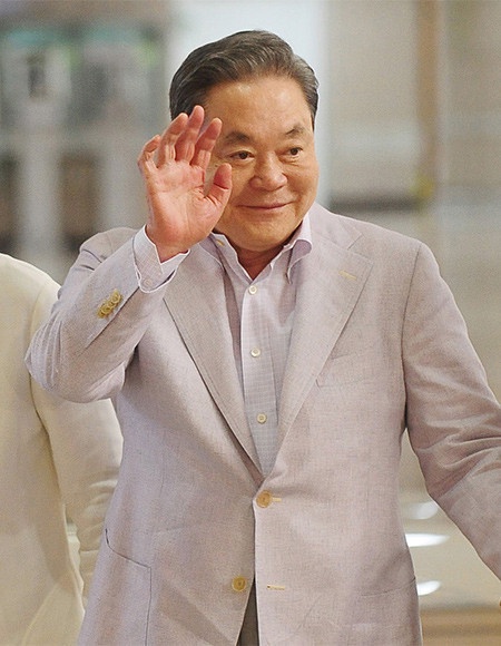 三星集團比《財閥家的小兒子》更狗血!三星李秉喆兩兒子出賣他,他狠到把兒子關進病院