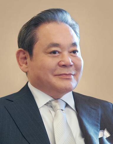三星集團比《財閥家的小兒子》更狗血!三星李秉喆兩兒子出賣他,他狠到把兒子關進病院
