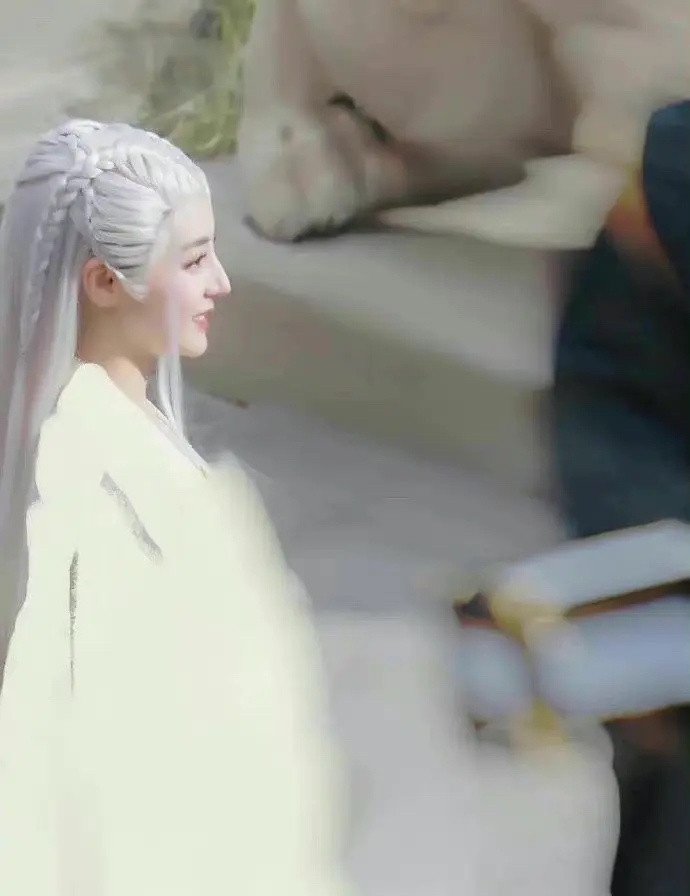 10位陸劇明星「白髮古裝」!趙露思《神隱》白髮曝光,楊洋、成毅有夠仙,熱巴卻有點雷