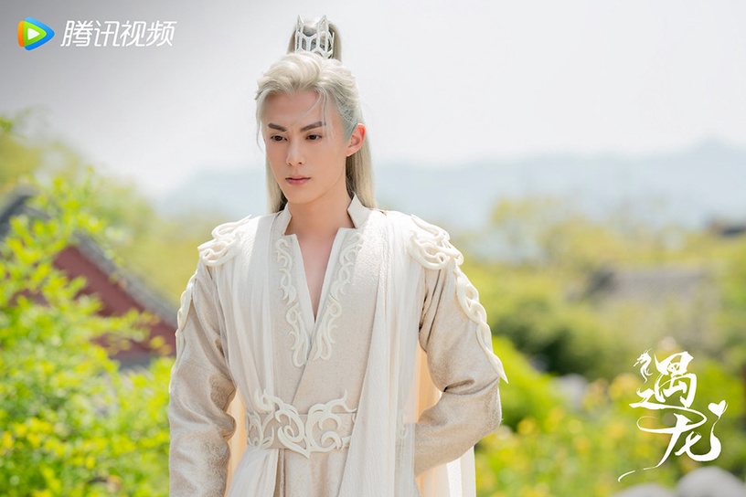 10位陸劇明星「白髮古裝」!趙露思《神隱》白髮曝光,楊洋、成毅有夠仙,熱巴卻有點雷