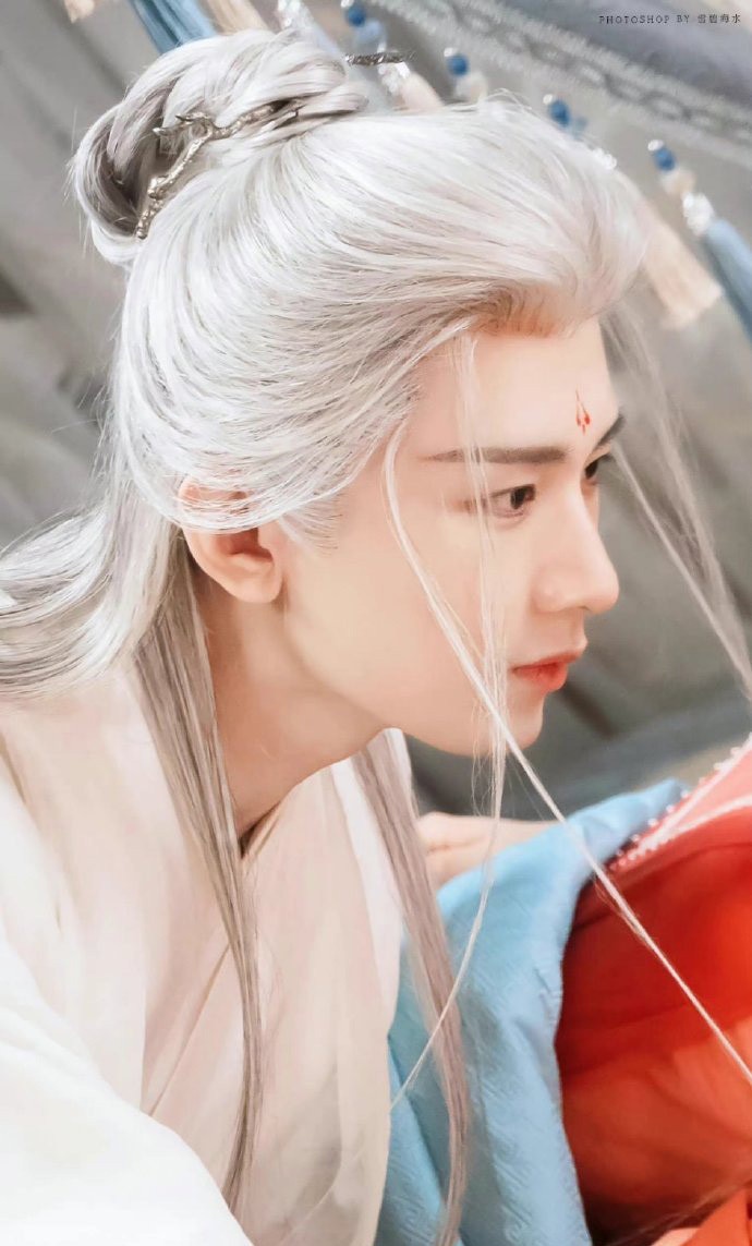 10位陸劇明星「白髮古裝」!趙露思《神隱》白髮曝光,楊洋、成毅有夠仙,熱巴卻有點雷