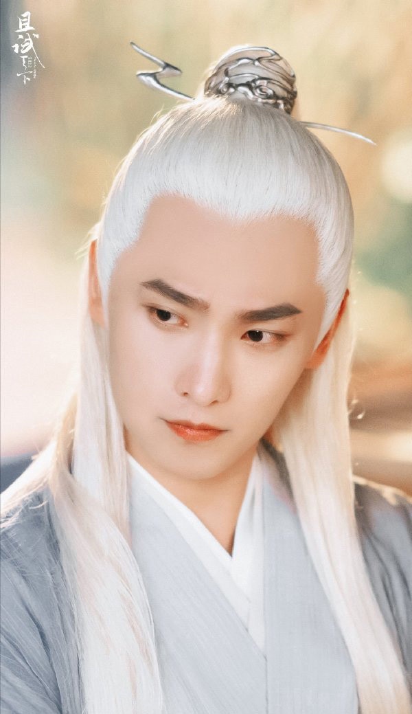 10位陸劇明星「白髮古裝」!趙露思《神隱》白髮曝光,楊洋、成毅有夠仙,熱巴卻有點雷