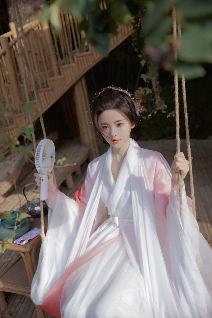 網評95後「最美古裝小花」TOP10!趙露思&田曦薇公認最美,白鹿可塑性強,沈月卻被嫌棄