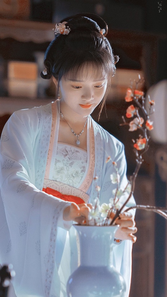 網評95後「最美古裝小花」TOP10!趙露思&田曦薇公認最美,白鹿可塑性強,沈月卻被嫌棄