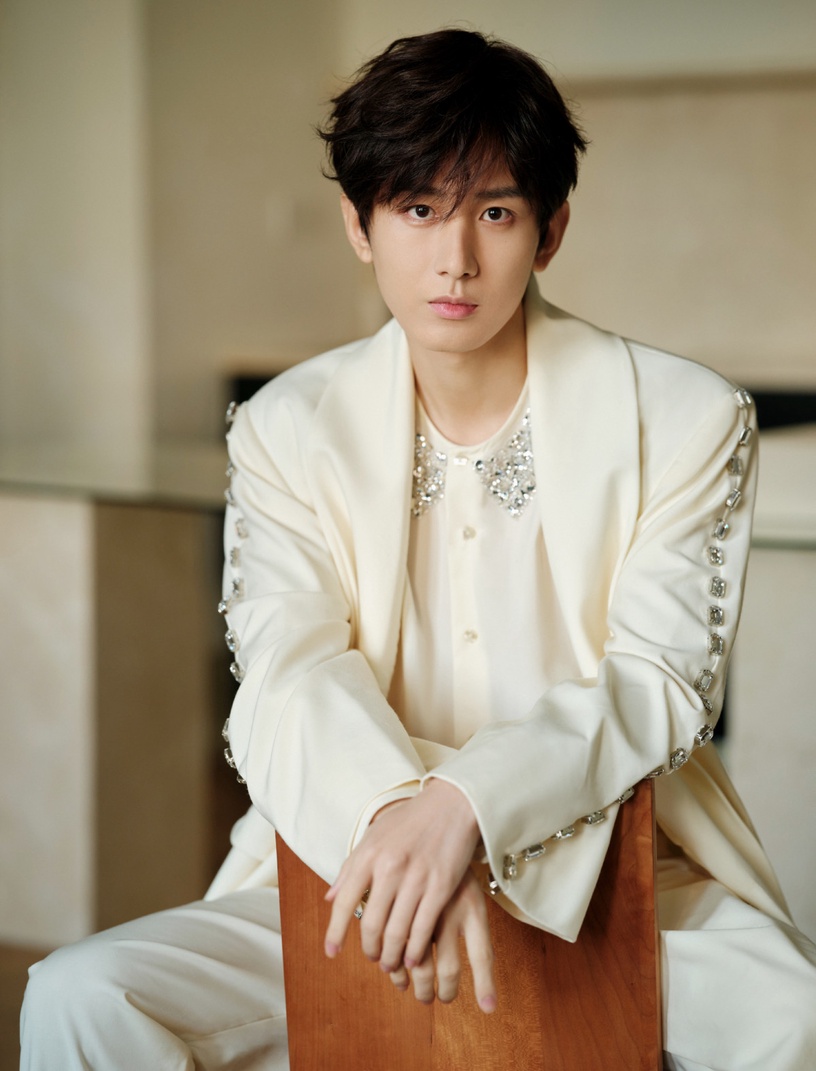 GQ盛典15位明星「精修vs.未修」!王鶴棣&李現同場比帥,白鹿像公主,田曦薇禮服很災難