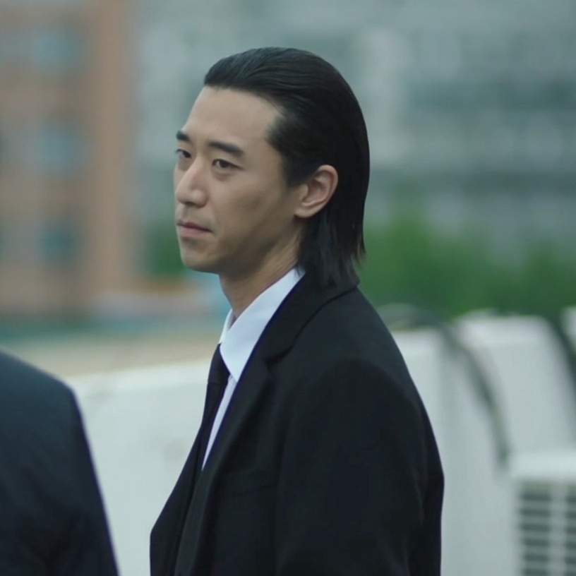 《財閥家的小兒子》型男配角「禹室長」太搶眼!曾合作全智賢,舊照竟然超像普通大叔!