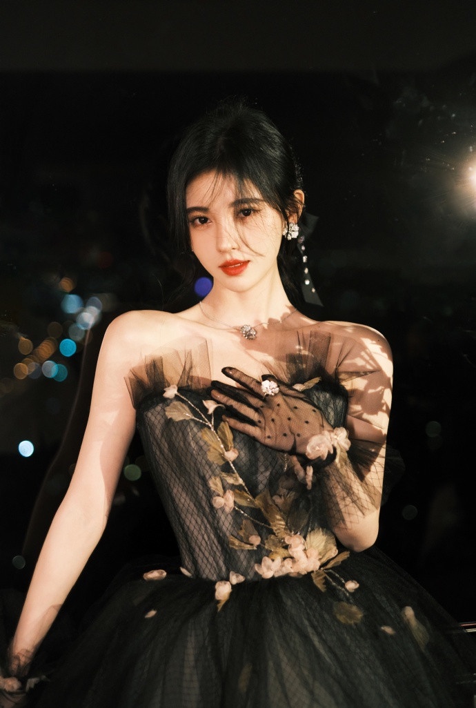 陸劇95後女星「紅毯表現」PK!白鹿、鞠婧禕很會穿,田曦薇發揮不穩,趙露思網評最兩極