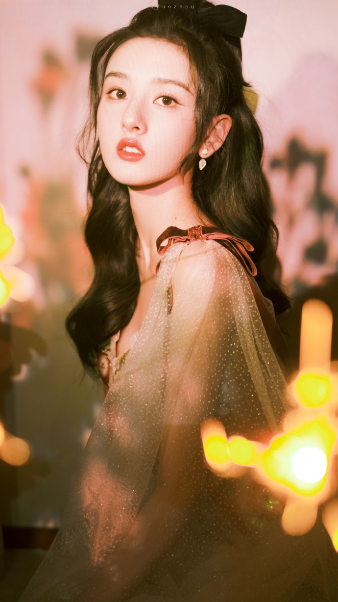 陸劇95後女星「紅毯表現」PK!白鹿、鞠婧禕很會穿,田曦薇發揮不穩,趙露思網評最兩極