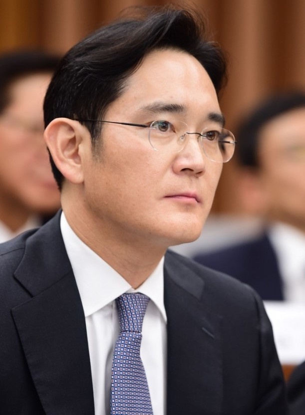 從《財閥家的小兒子》看三星「李在鎔」繼承路!首爾大畢業,怕親妹搶三星,還暗地使詐