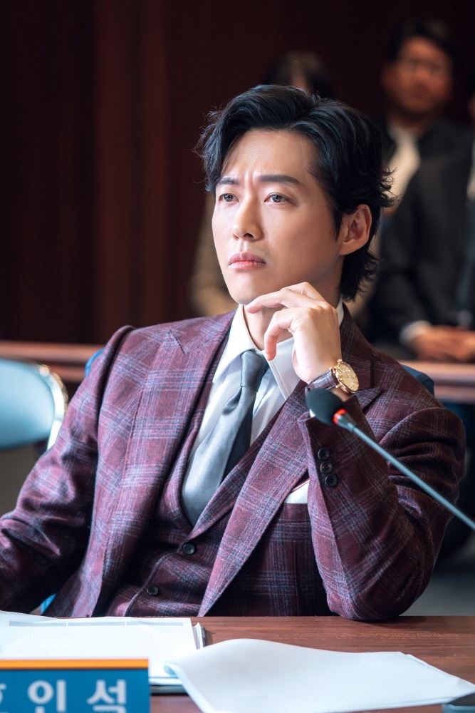 2022網評最佳韓劇男演員!《財閥家》李星民百想視帝預定,金東旭、南宮珉緊逼在後