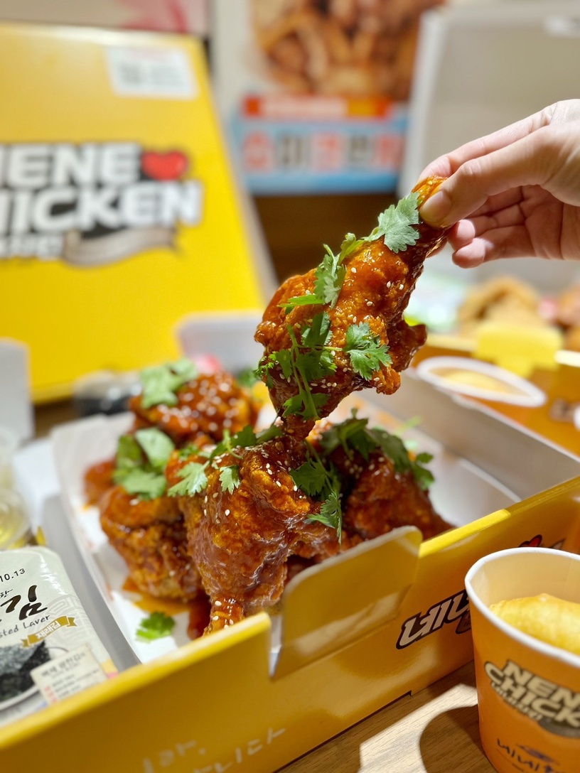 韓式炸雞+香菜!NENE CHICKEN 全新「麻藥爽辣炸雞」,香辣過癮炸雞加香菜炸雞控快衝