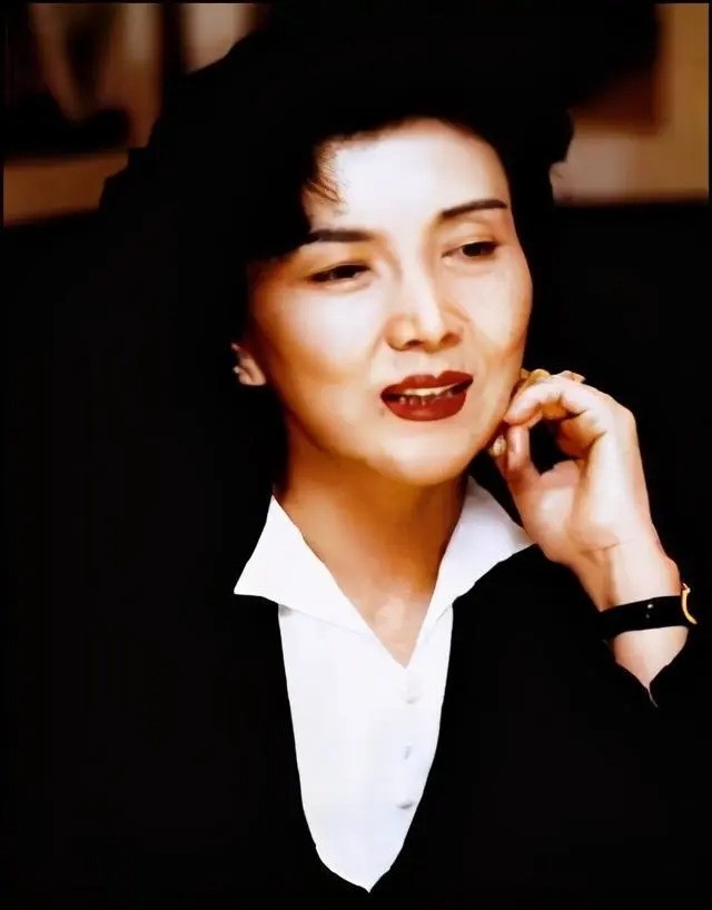從《財閥家的小兒子》看三星太后「洪羅喜」起伏一生!韓國藝術界教母,卻為子女操碎心