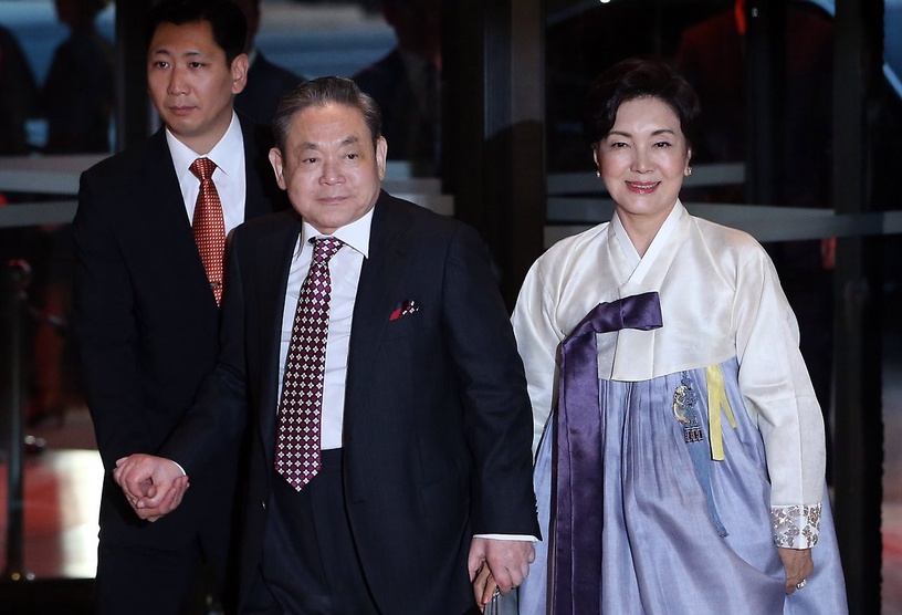 從《財閥家的小兒子》看三星太后「洪羅喜」起伏一生!韓國藝術界教母,卻為子女操碎心