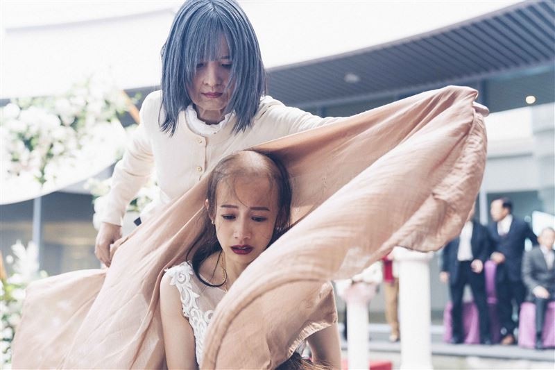 台劇演員驚人造型!《你的婚姻》簡嫚書禿頭超犧牲、蔡淑臻粗眉扮醜、王家梁完全認不出