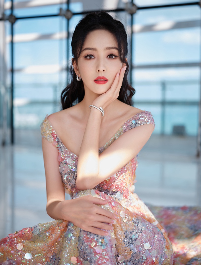 14位明星紅毯精修vs未修!章子怡氣場秒殺,劉亦菲佟麗婭美,宋威龍仍帥,而他狀態有差