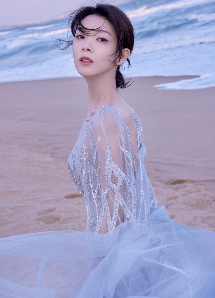 14位明星紅毯精修vs未修!章子怡氣場秒殺,劉亦菲佟麗婭美,宋威龍仍帥,而他狀態有差
