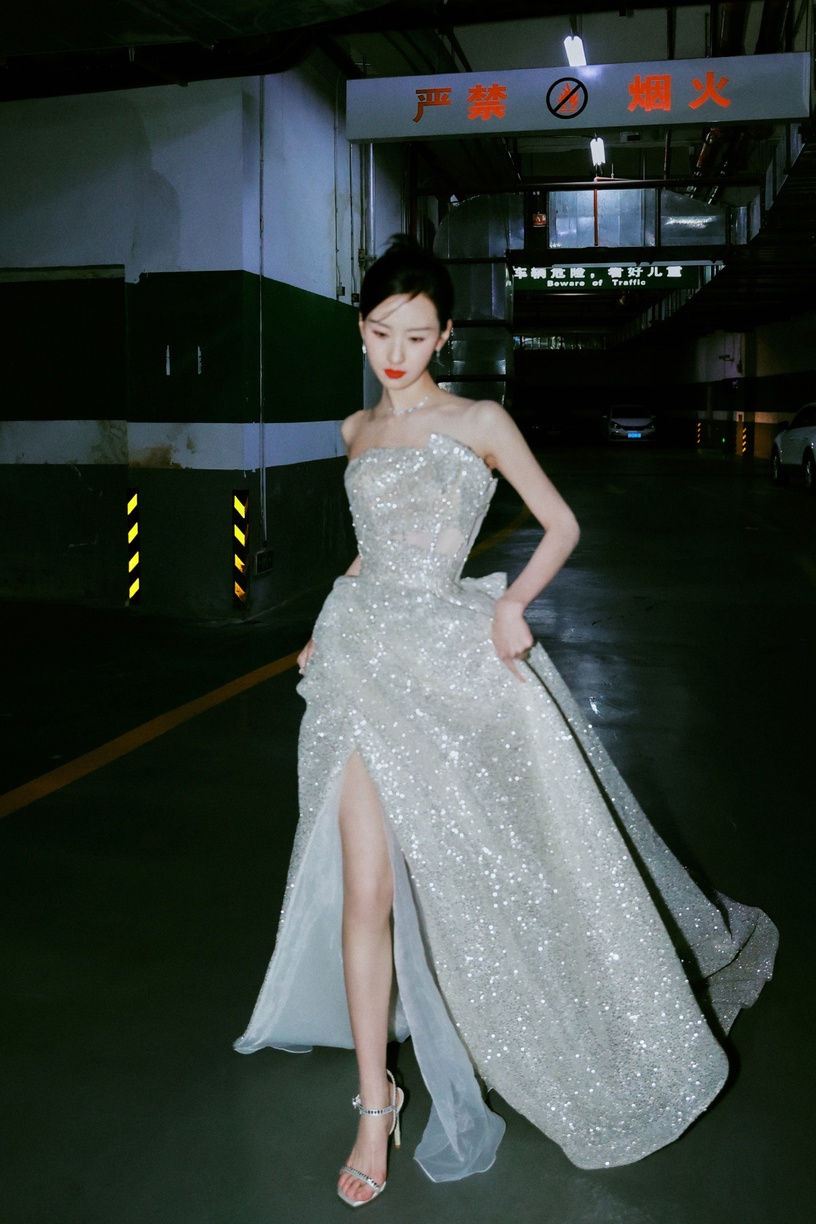 14位明星紅毯精修vs未修!章子怡氣場秒殺,劉亦菲佟麗婭美,宋威龍仍帥,而他狀態有差