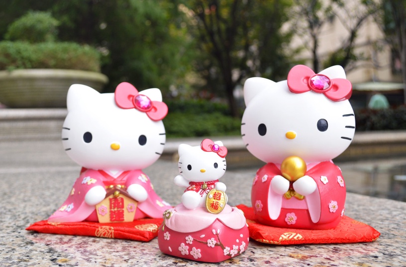 Kitty迷必收!7-11「Hello Kitty開運撲滿&聚寶盆」開賣,同步推餐具三件組、隨身噴瓶