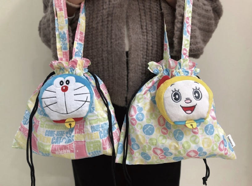 7-11「哆啦A夢絨毛束口袋」7款預購開跑:哆啦A夢、哆啦美、秘密道具,可愛實用超欠收