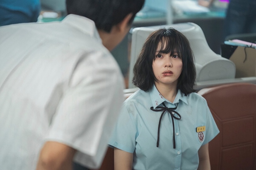 《黑暗榮耀》評價公開!韓媒讚宋慧喬新面孔「很殘忍」、配角表現驚豔,感情線太突然!