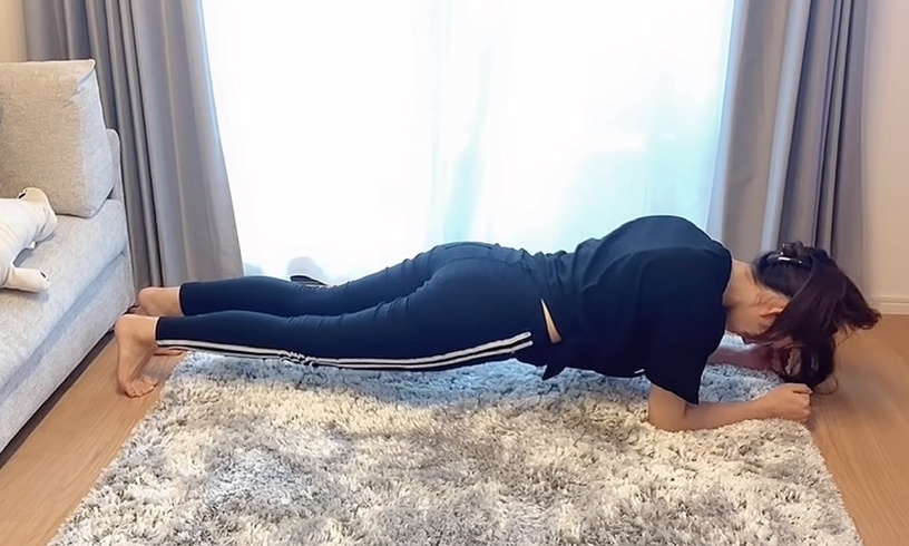 懶人必看瘦腹訓練!7分鐘居家「瘦小腹運動」,超燃脂又甩肉、網友實測三天就有感