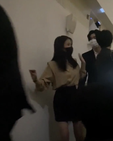 李鍾碩和IU「高甜愛情細節」!10年好友變情人,李鍾碩早就多次偷偷示愛,隱藏的糖超多