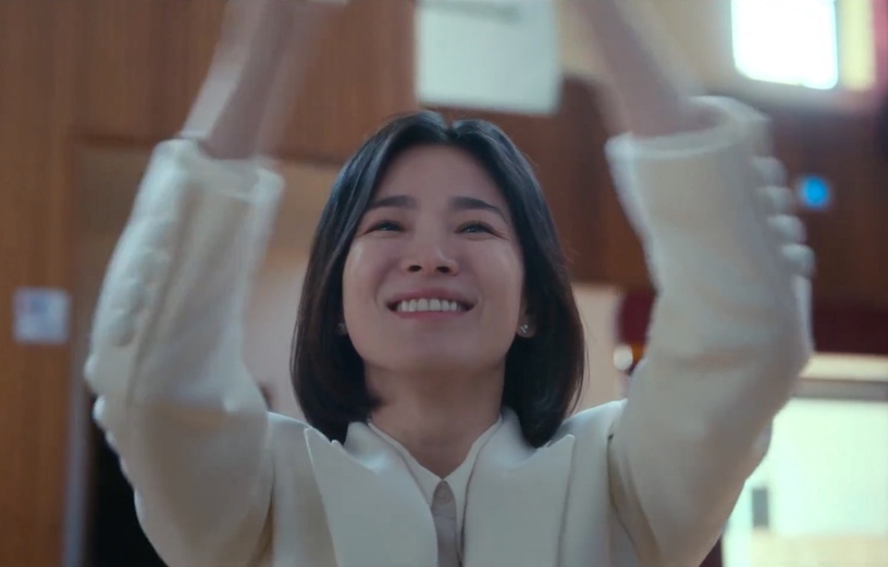 《黑暗榮耀》討論度超高名場面!宋慧喬狂笑鼓掌演技封神,與河代表對手戲火花爆棚