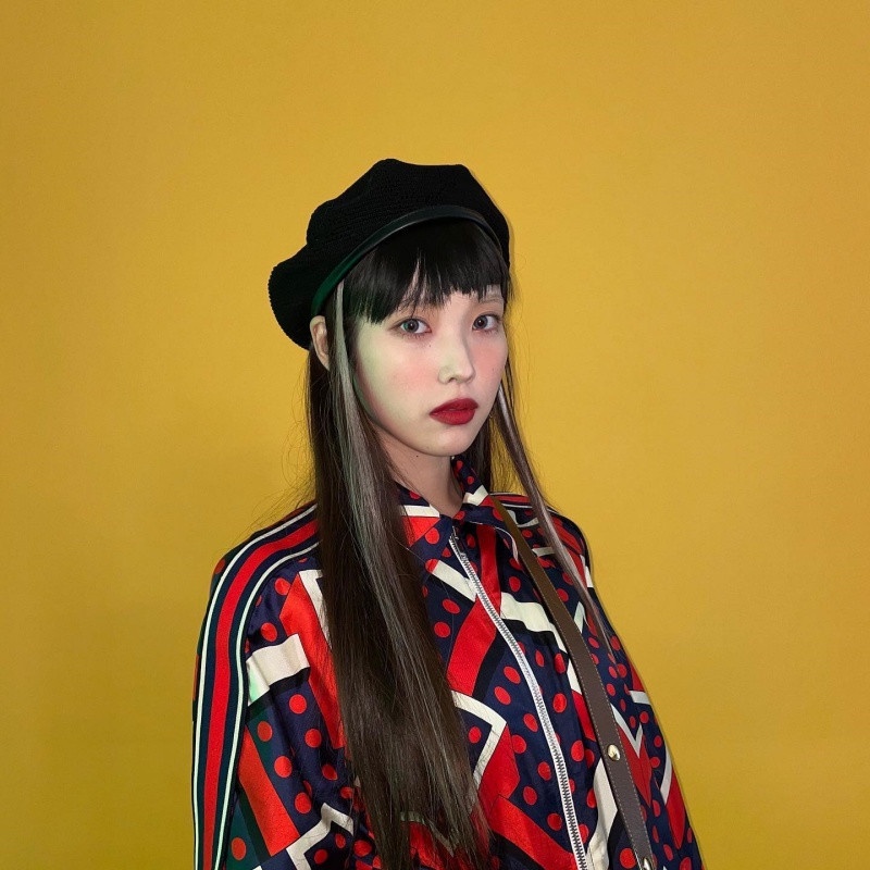 連李鍾碩也被收服!IU帥氣金句:「沒有夢想的人反而更強大!」,從逆境翻身成捐贈天使