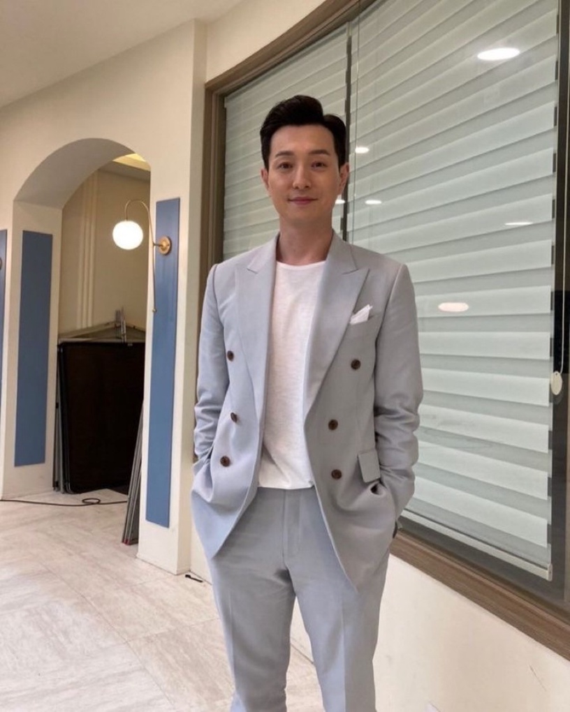 《黑暗榮耀》「河代表」鄭星一10件事!金銀淑偏愛的男人、韓劇御用丈夫,身材超瘋狂