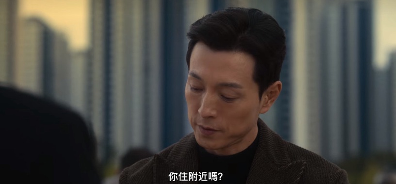 《黑暗榮耀》超強「鏡頭語言」!體育館大門變十字架,夕景竟藏對比,這幕隱喻同珢人生