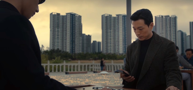 《黑暗榮耀》超強「鏡頭語言」!體育館大門變十字架,夕景竟藏對比,這幕隱喻同珢人生