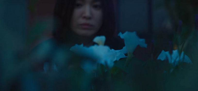 《黑暗榮耀》超強「鏡頭語言」!體育館大門變十字架,夕景竟藏對比,這幕隱喻同珢人生