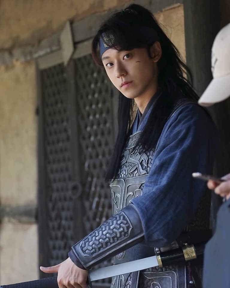 《黑暗榮耀》李到晛9件事!金銀淑編劇親自說服出演,號稱「IU的男人」,力挺身障弟弟