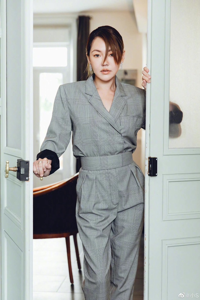 「老娘已經43歲,腰間有點贅肉不行嗎?」小S 徐熙娣15句嗆辣金句,打破刻板審美!