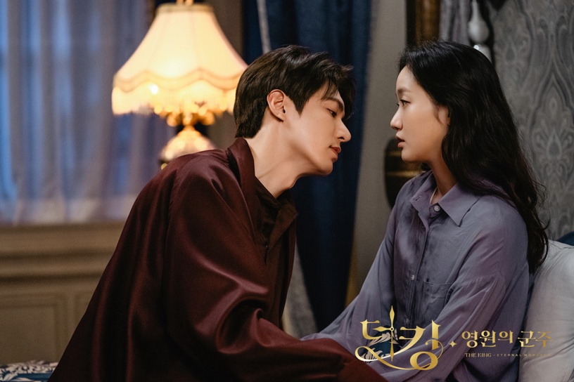 《黑暗榮耀》Netflix網播量全球第6!金編韓劇收視排行TOP8,玄彬《秘密花園》打入前三