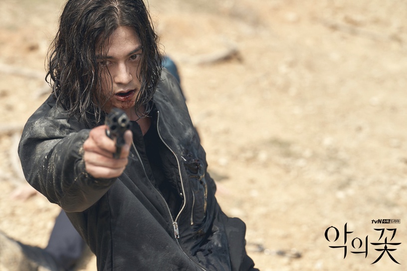 韓劇8位瘋狂殺人魔!《黑暗榮耀》李茂生演技連孔劉都入戲,李鍾碩大反差,最經典是他