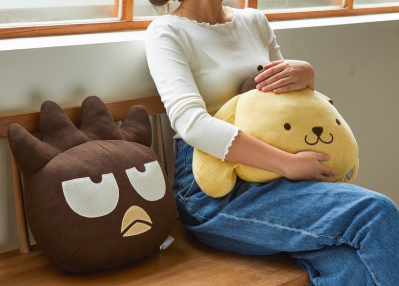 Kitty在HOLA!HOLAx三麗鷗推63款限定商品,Kitty懶骨頭、Kitty拖鞋、布丁狗抱枕必收
