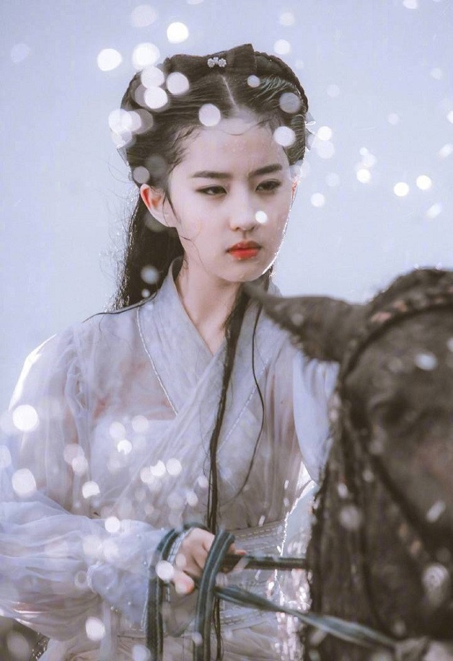 陸劇10位「淡顏系」頂級美女!劉亦菲&劉詩詩顏值封神,李沁&宋軼&白鹿都是淡顏大美人