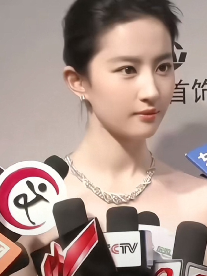 陸劇10位「淡顏系」頂級美女!劉亦菲&劉詩詩顏值封神,李沁&宋軼&白鹿都是淡顏大美人