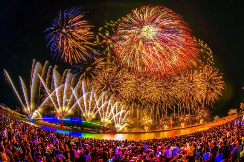 2023澎湖花火節! 花火節+迪士尼100年主題,米奇米妮、小美人魚現身,900台無人機太嗨