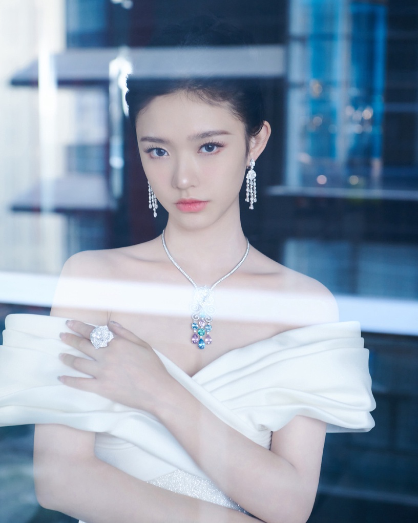 陸劇15位明星紅毯精修vs未修!楊冪依舊美,袁姍姍有差異,王一博張婧儀生圖驚人得好看