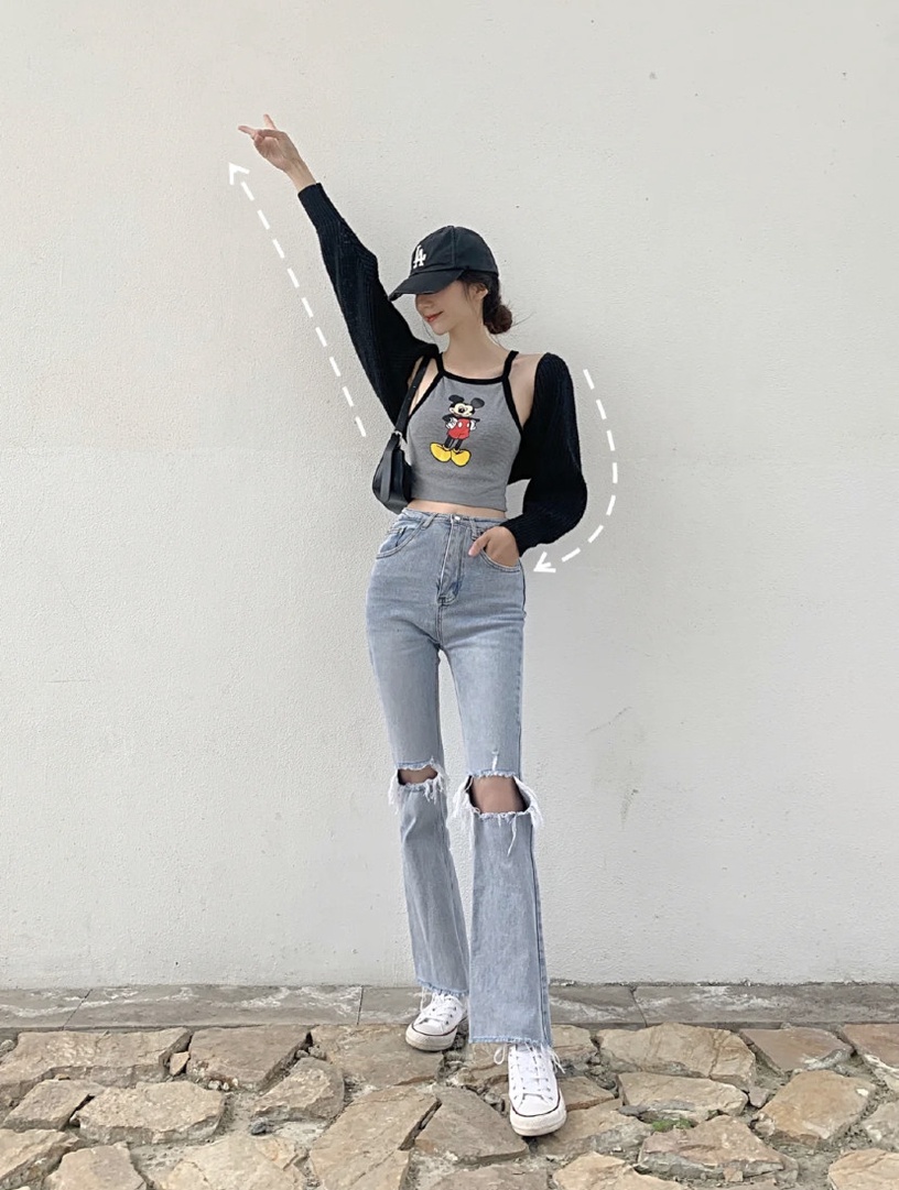 出遊必備「顯瘦POSE」教學!8招萬用拍照姿勢,超自然顯腿長,咖啡廳、旅遊打卡都適合