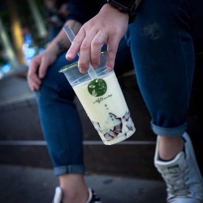一沐日必喝不只粉粿!人氣手搖一沐日新品草仔粿奶茶「逮丸奶茶」,奶茶+草仔粿太想試