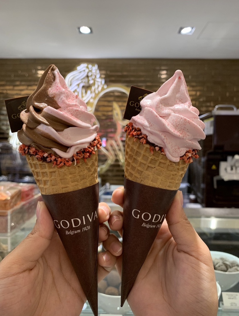 GODIVA草莓季!GODIVA草莓巧克力霜淇淋限量開賣,再推草莓奶昔情人節必喝!