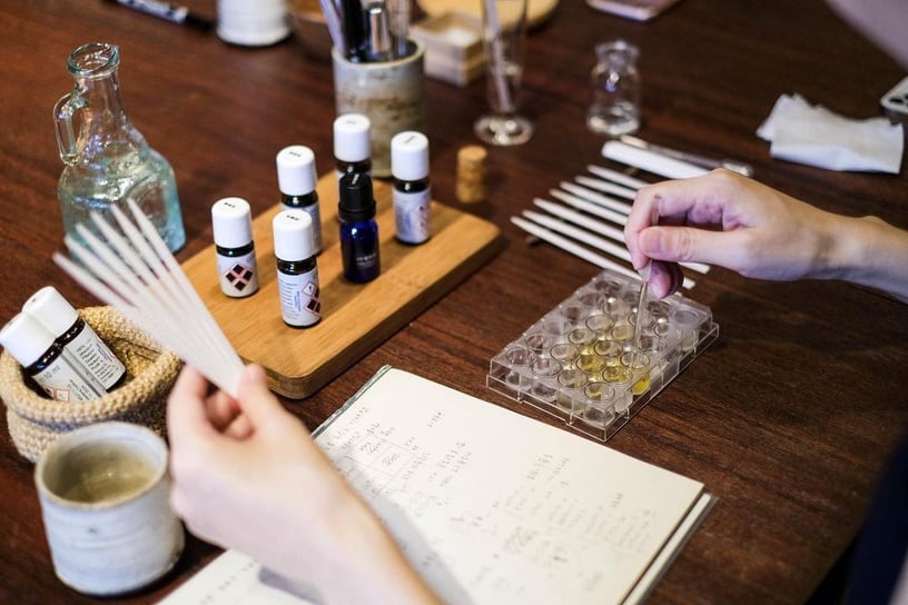 情人節這樣送!10款手作情人節禮物推薦:爆紅月球燈、DIY宮格相框,輕鬆送進愛人心坎