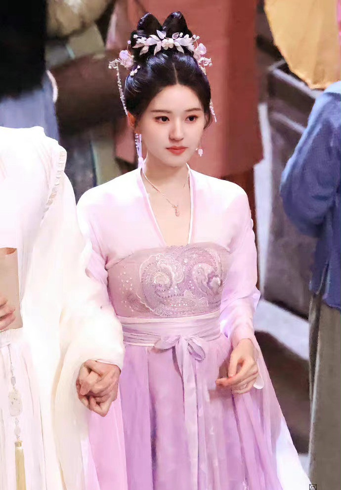 陸劇95花「2023古裝新造型」PK!趙露思白鹿依然美,楊超越宋祖兒驚豔,任敏卻沒了仙氣