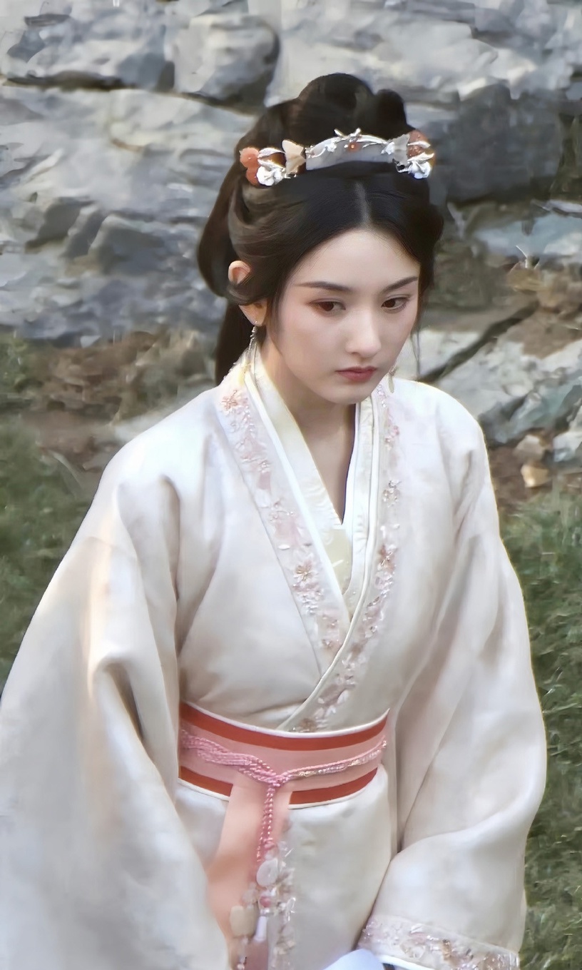 陸劇95花「2023古裝新造型」PK!趙露思白鹿依然美,楊超越宋祖兒驚豔,任敏卻沒了仙氣