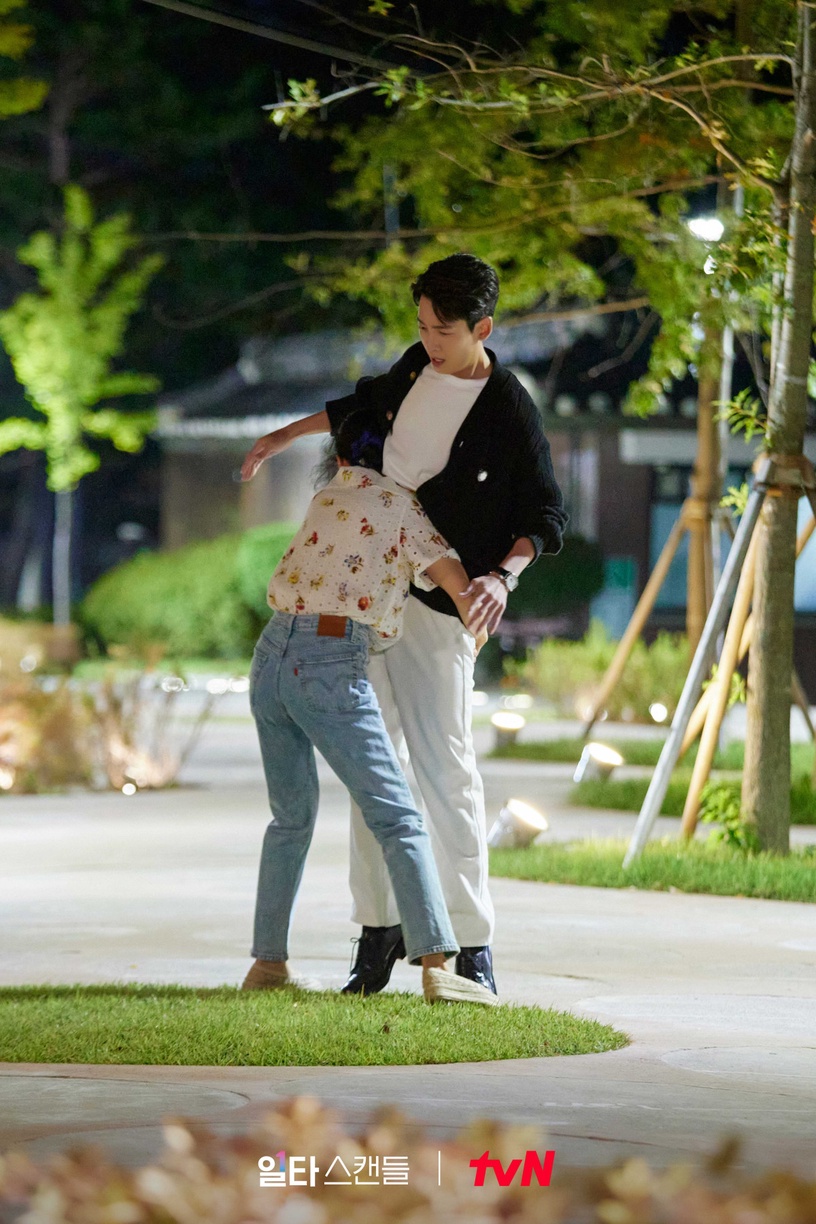 「女強男弱」爆笑高甜韓劇推薦!《浪漫速成班》追到上癮,《都奉順》高萌,這部最經典